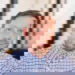 Holden_VideoPeel